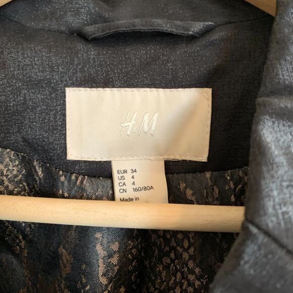 H&M Womens Size 4 Jacket Short Black Shimmer Silver Buttons Rock Preppy - Picture 4 of 9